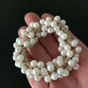 Princess Pearl Hair Tie – Creamy Beaded Clusters on Golden Stretch Band